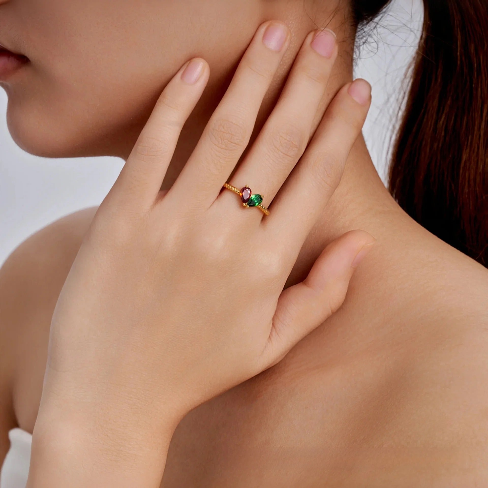 Anello regolabile personalizzato a forma di piccolo cuore con pietra portafortuna